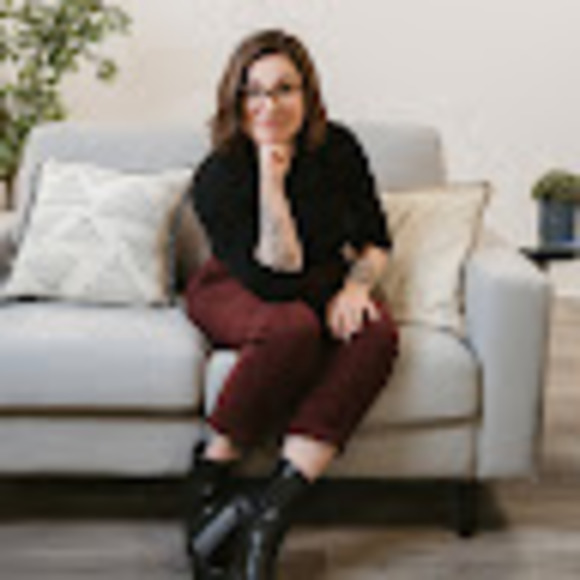 Meet your Posher, Julie - Picture 1 of 1